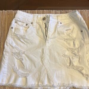 American Eagle White Denim Distressed Skirt Size 2